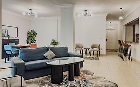 Distinct & Decent 2 Bdr Apt Steps From Nightlife And Airport