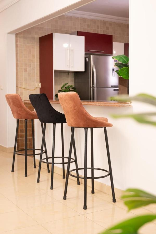Distinct & Decent 2 Bdr Apt Steps From Nightlife And Airport Cairo Exterior photo